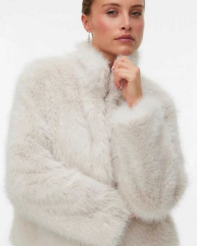 veste fausse fourrure 10315328 vmmonroe VERO MODA Beige